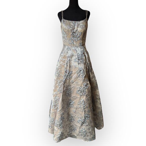 NWT Blondie Nites Juniors Beige Scoop Neck Floral Brocade Formal Ball Gown Sz 7 - Picture 1 of 16